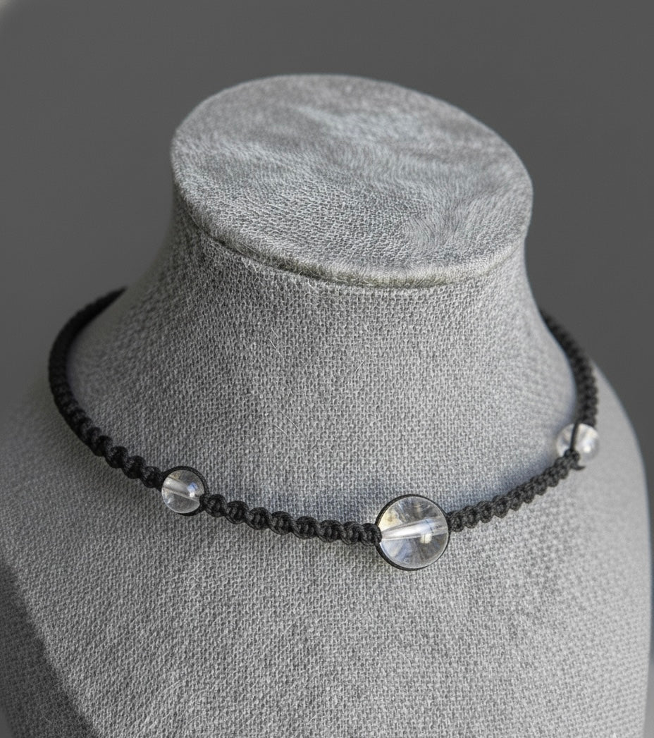 Gargantilla Artesanal Ajustable – Elegancia y Estilo