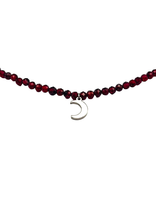 Collar Gargantilla Granate con Luna | Energía y Fuerza Interior