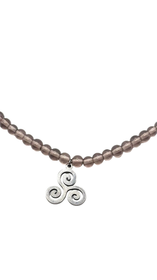 Collar Gargantilla Cuarzo Ahumado con Trisquel | Protección y Equilibrio