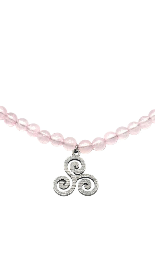 Collar Gargantilla Cuarzo Rosa con Trisquel | Amor y Armonía