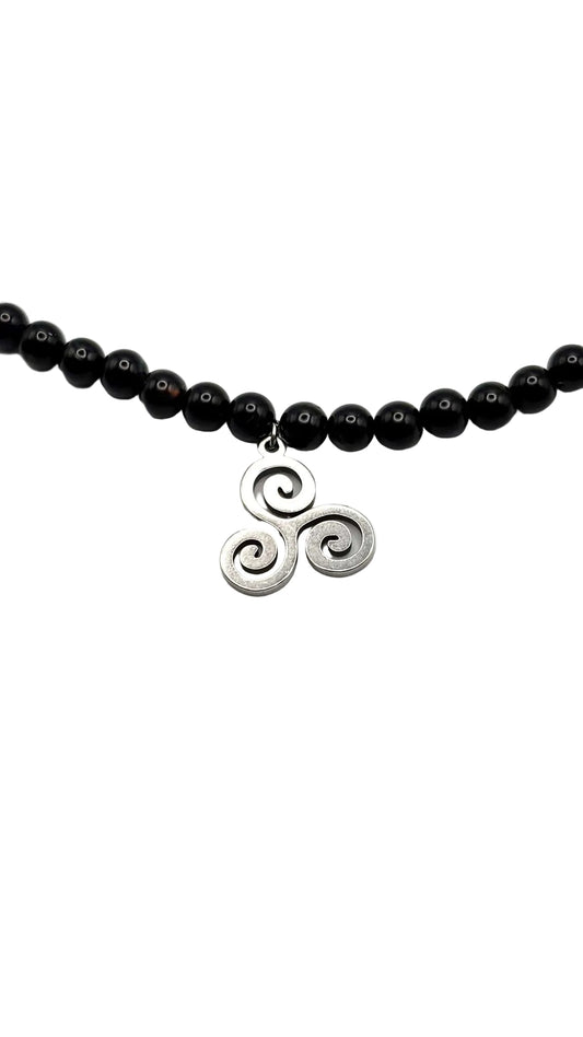 Collar Gargantilla Ónix con Trisquel | Protección y Equilibrio