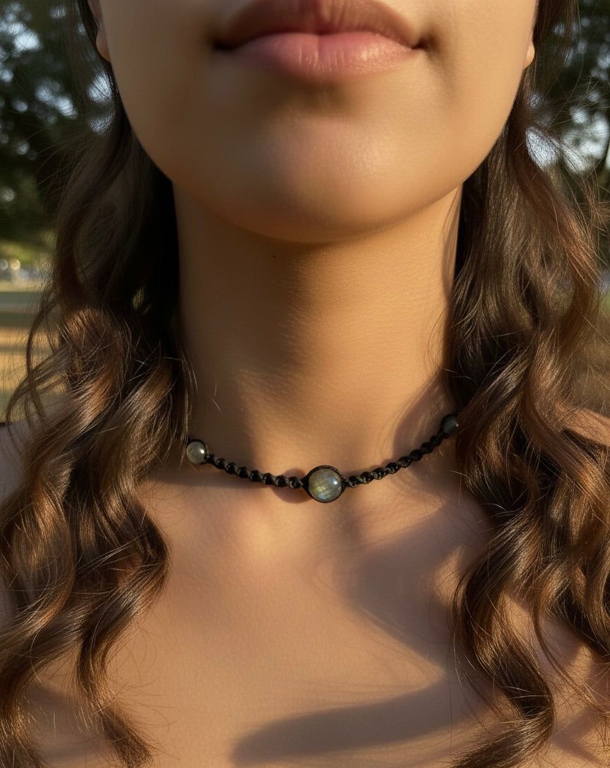 Gargantilla Artesanal Ajustable – Elegancia y Estilo