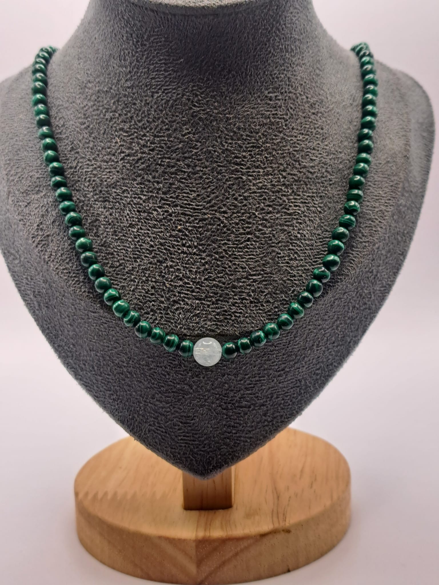 Gargantilla de Malaquita & Aguamarina – Elegancia Natural en un Diseño Exclusivo