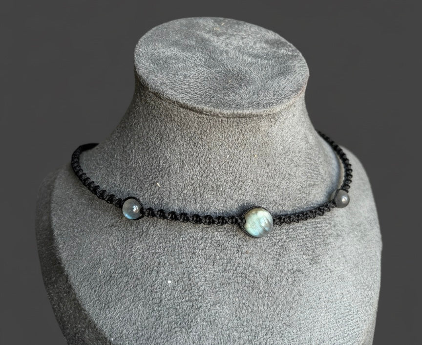Gargantilla Artesanal Ajustable – Elegancia y Estilo