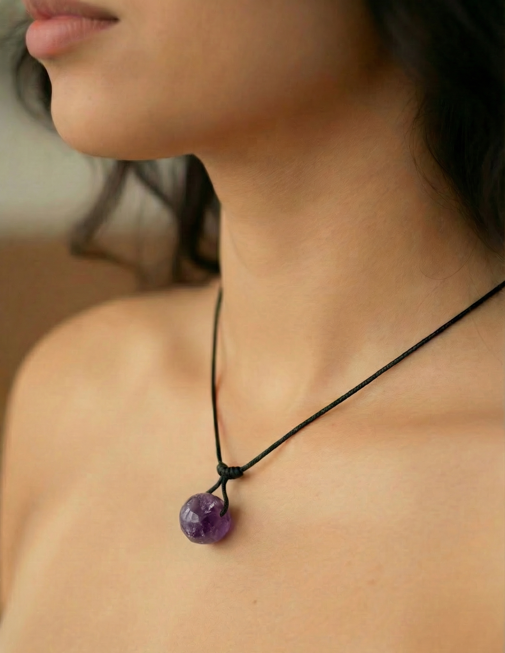 Colgante de Protección Minimalista – Seguridad y Confianza