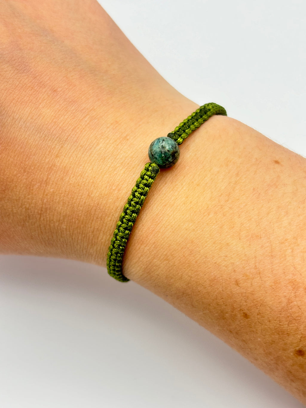 Pulsera Minimalista de Piedra Natural 8 mm – Estilo y Energía