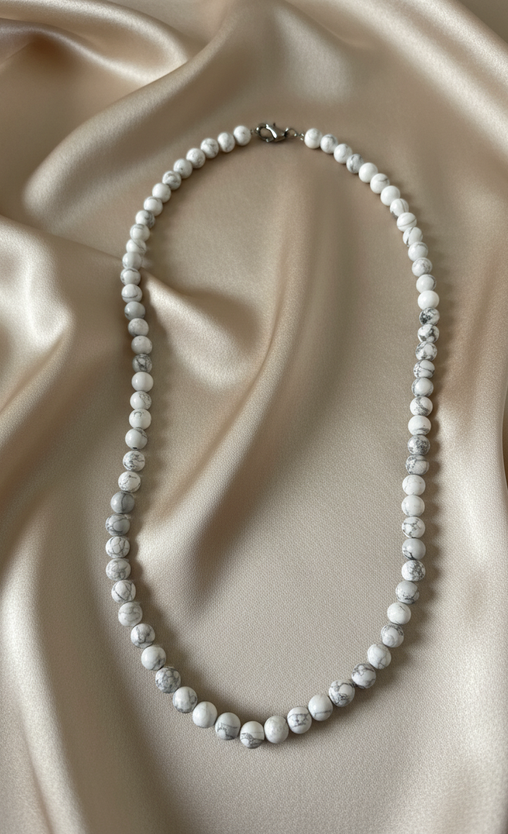 Collar de Howlita – Calma, Serenidad y Bienestar