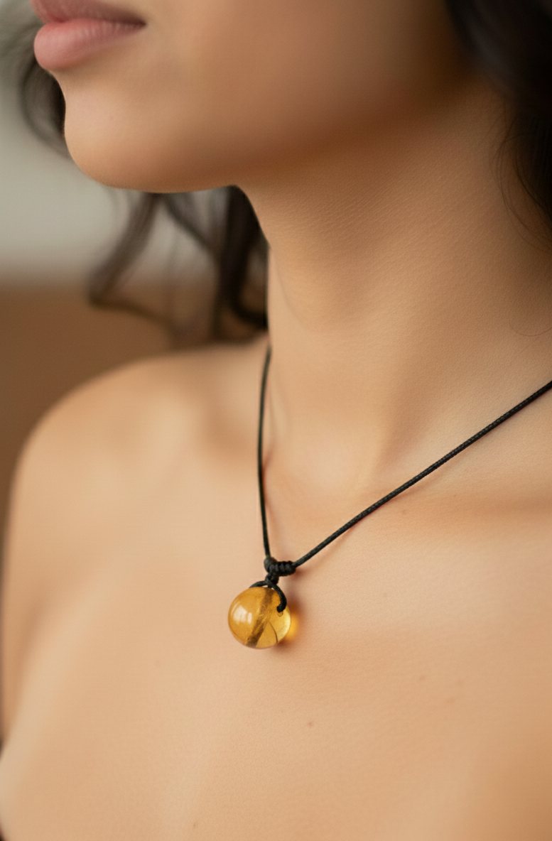 Colgante de Protección Minimalista – Seguridad y Confianza