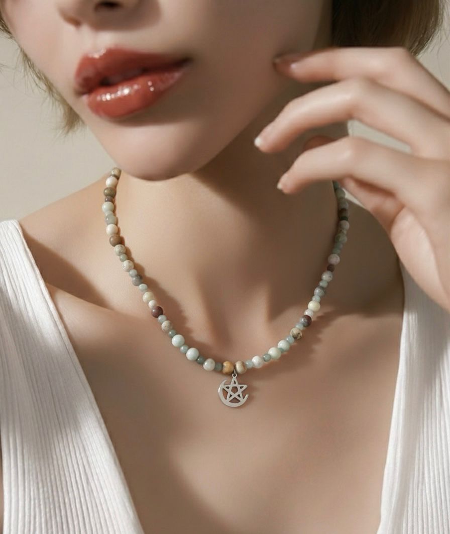 Collar de Amazonita con Estrella y Luna – Equilibrio y Protección