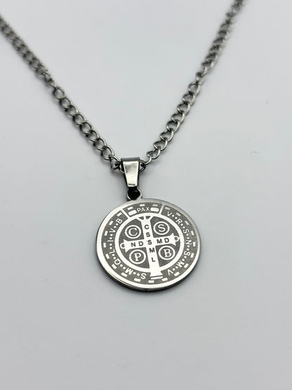 Medalla de San Benito en Acero Inoxidable – Protección y Guía Espiritual