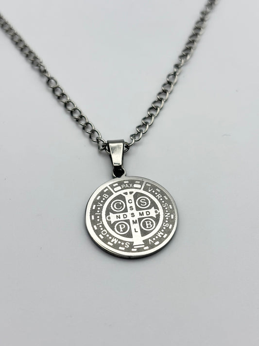Medalla de San Benito en Acero Inoxidable – Protección y Guía Espiritual