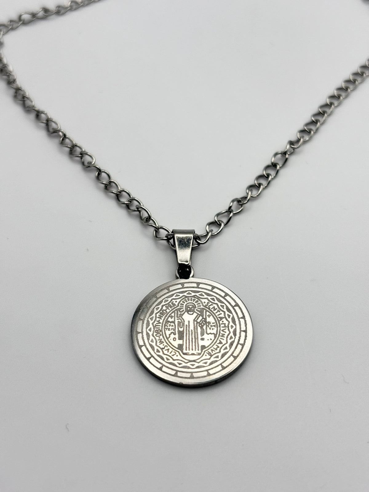Medalla de San Benito en Acero Inoxidable – Protección y Guía Espiritual