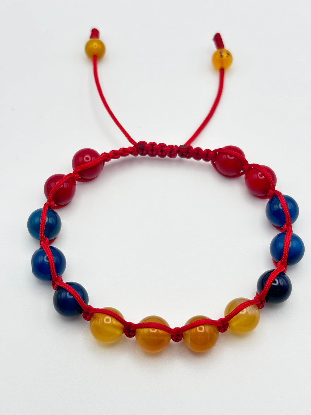 Pulsera Tricolor de Ágata Amarilla, Ágata Azul y Coral Rojo – Energía y Equilibrio