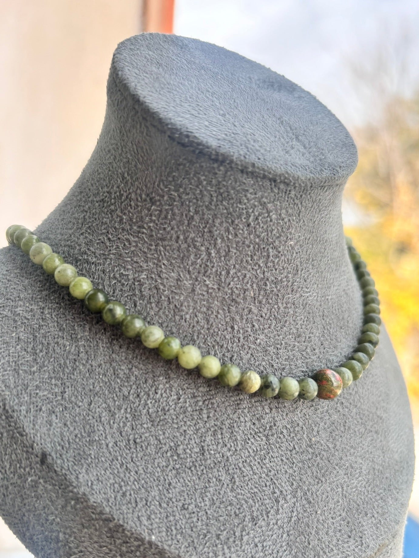 Gargantilla de Jade Verde con Unakita – Armonía, Equilibrio y Energía Renovada