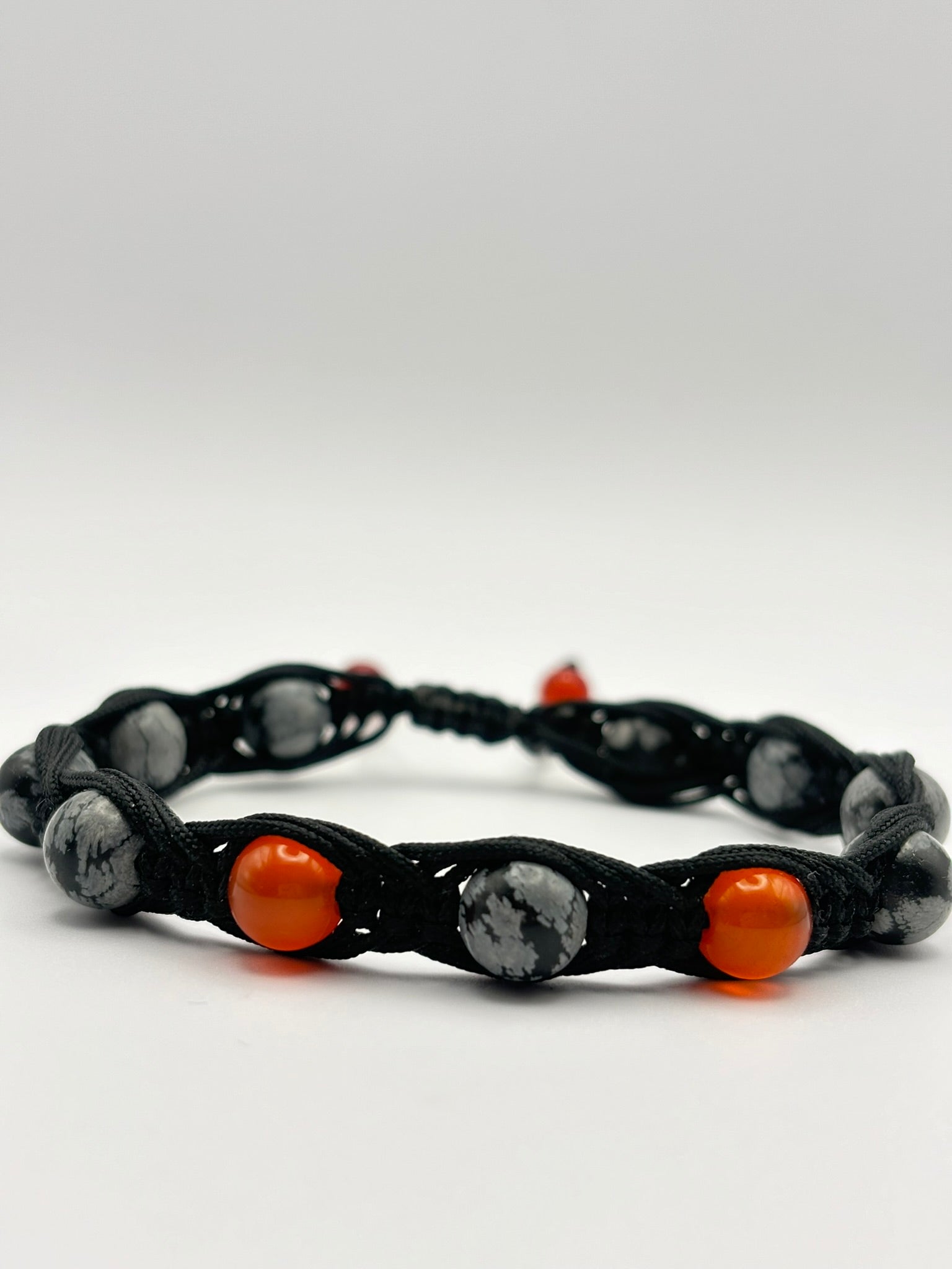 Pulsera de Obsidiana Copo de Nieve y Cornalina – Protección, Equilibrio y Vitalidad
