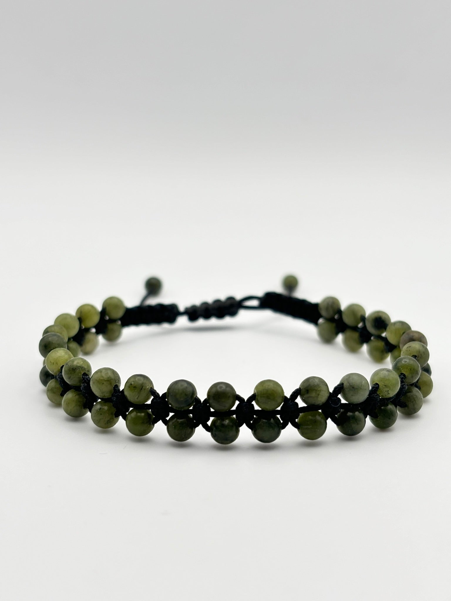 Brazalete de Jade Verde | Prosperidad, Equilibrio y Bienestar Diario