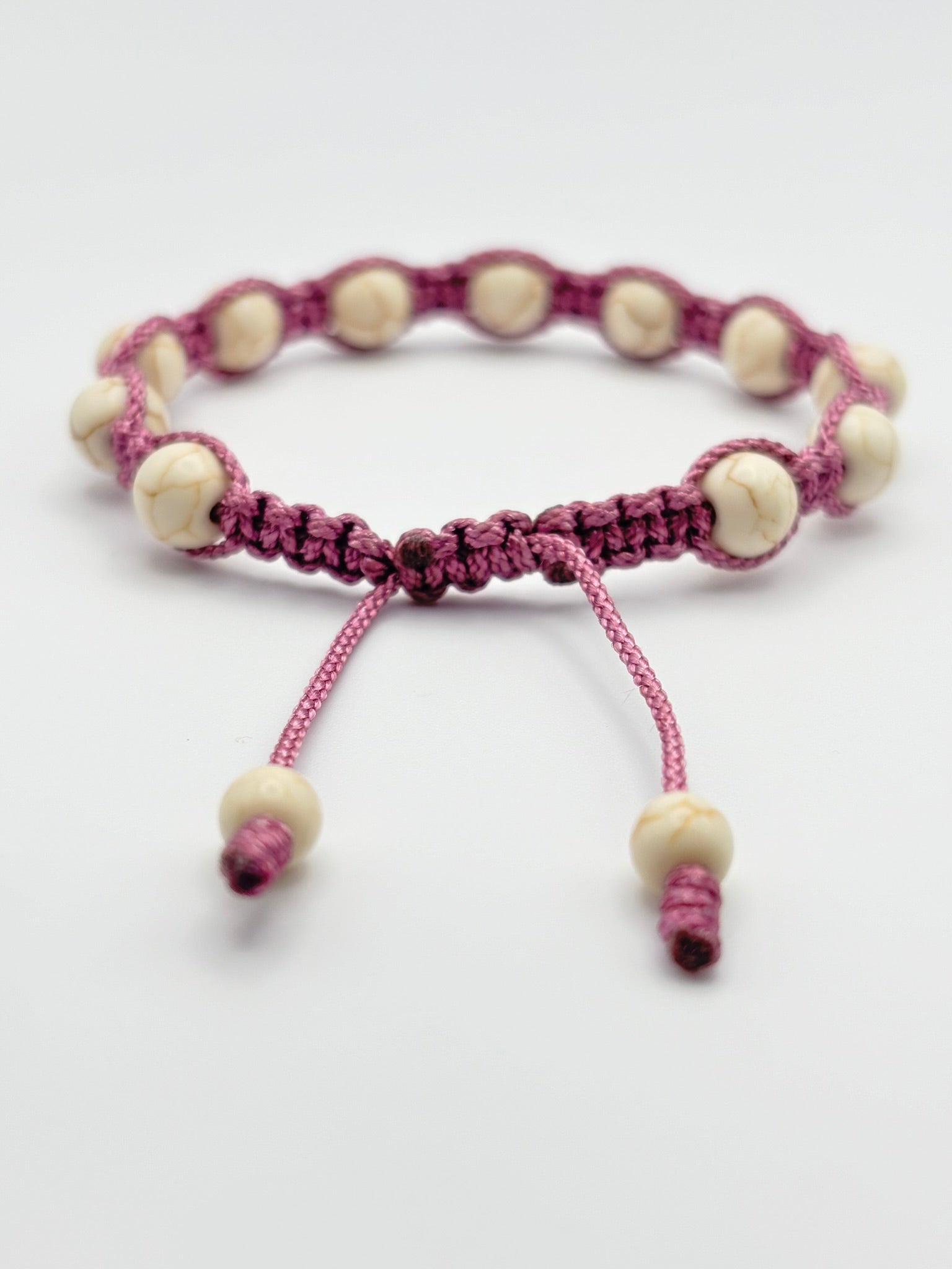 Pulsera Artesanal de Howlita – Calma, Equilibrio y Protección Emocional