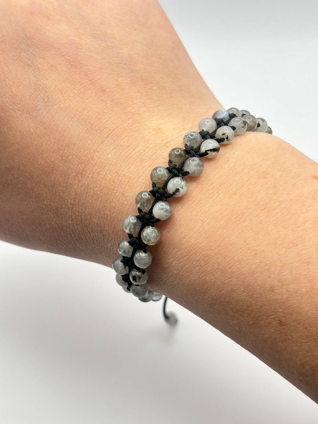 Brazalete de Labradorita – Intuición y Claridad Mental | Protección y Transformación