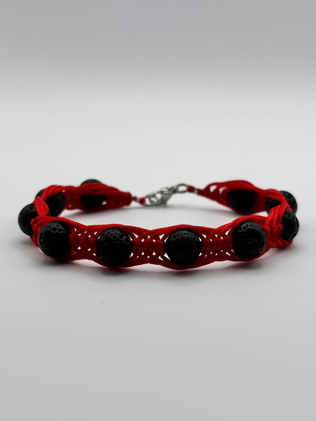 Pulsera Artesanal de Piedra Volcánica – Protección y Energía Positiva