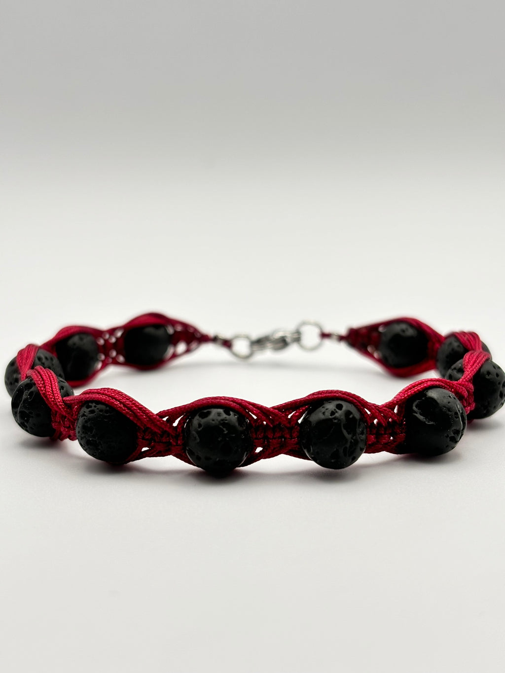 Pulsera Artesanal de Piedra Volcánica – Protección y Energía Positiva