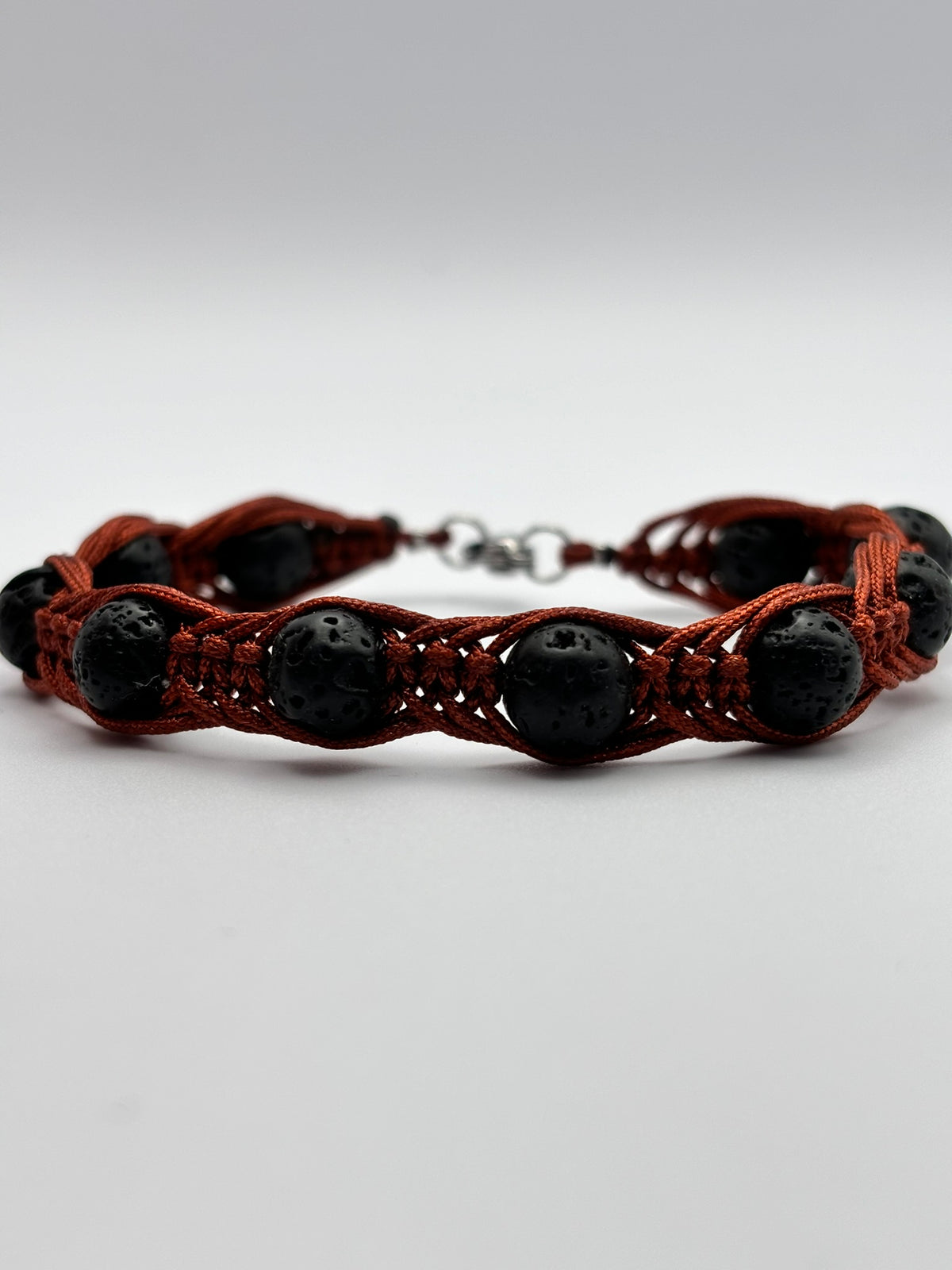 Pulsera Artesanal de Piedra Volcánica – Protección y Energía Positiva