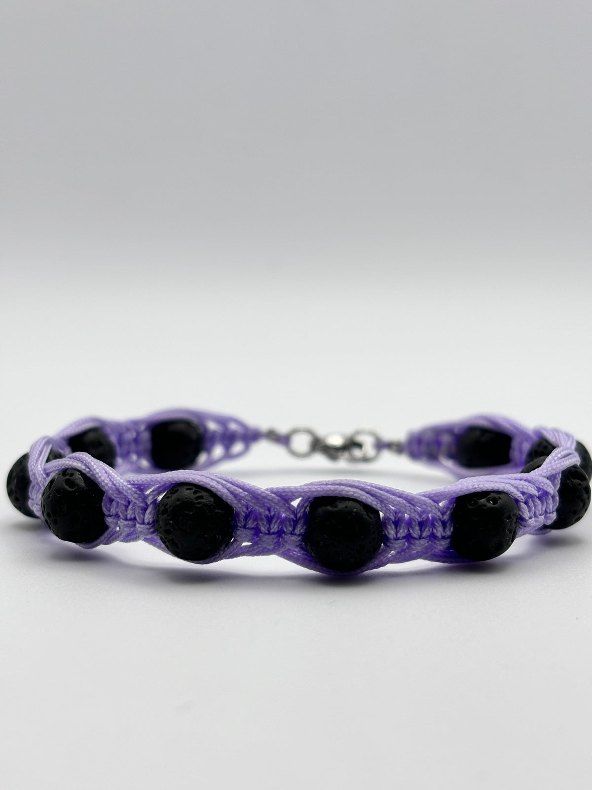 Pulsera Artesanal de Piedra Volcánica – Protección y Energía Positiva