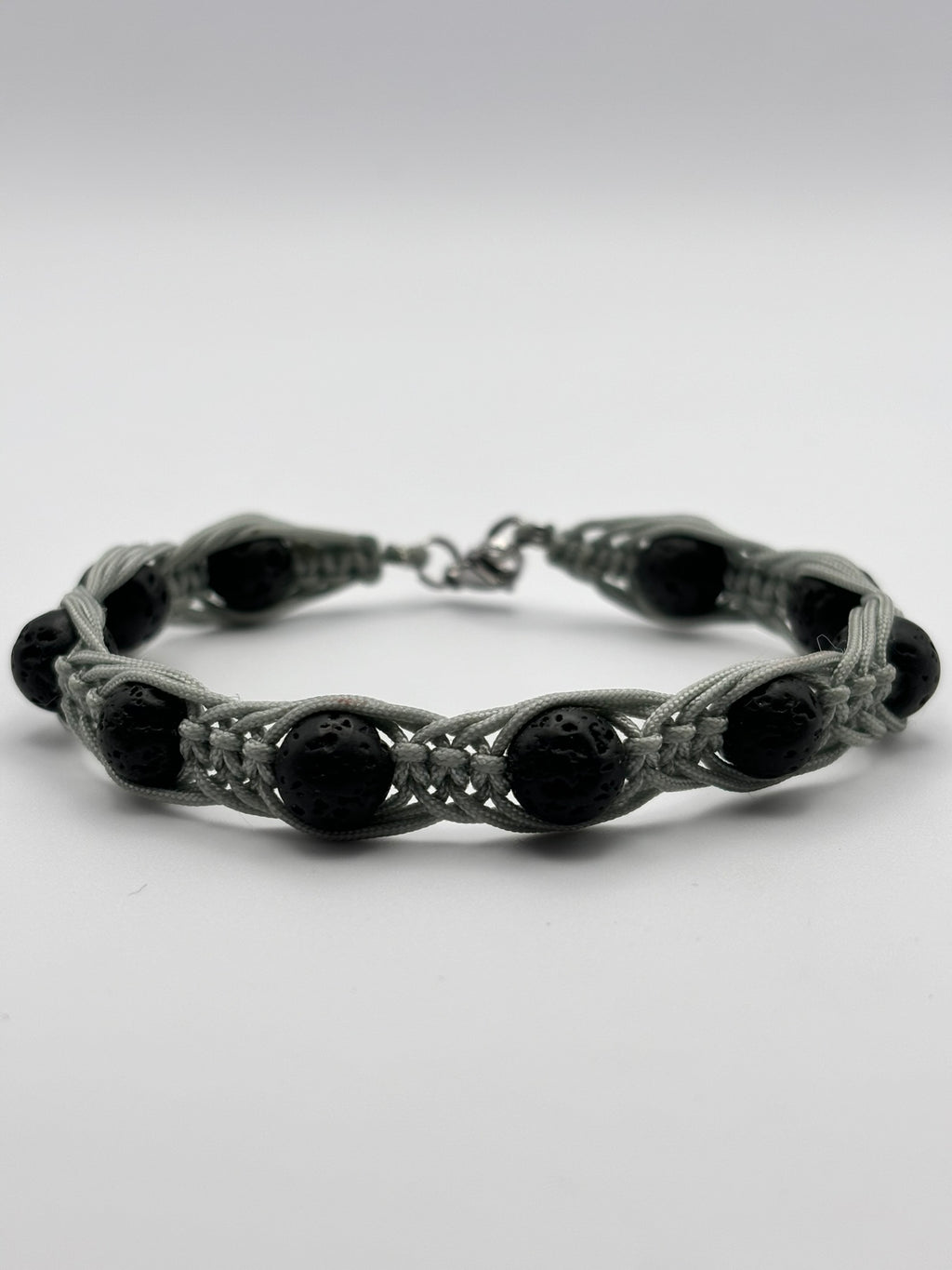 Pulsera Artesanal de Piedra Volcánica – Protección y Energía Positiva