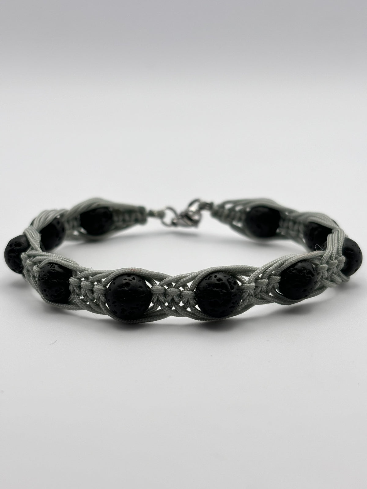 Pulsera Artesanal de Piedra Volcánica – Protección y Energía Positiva