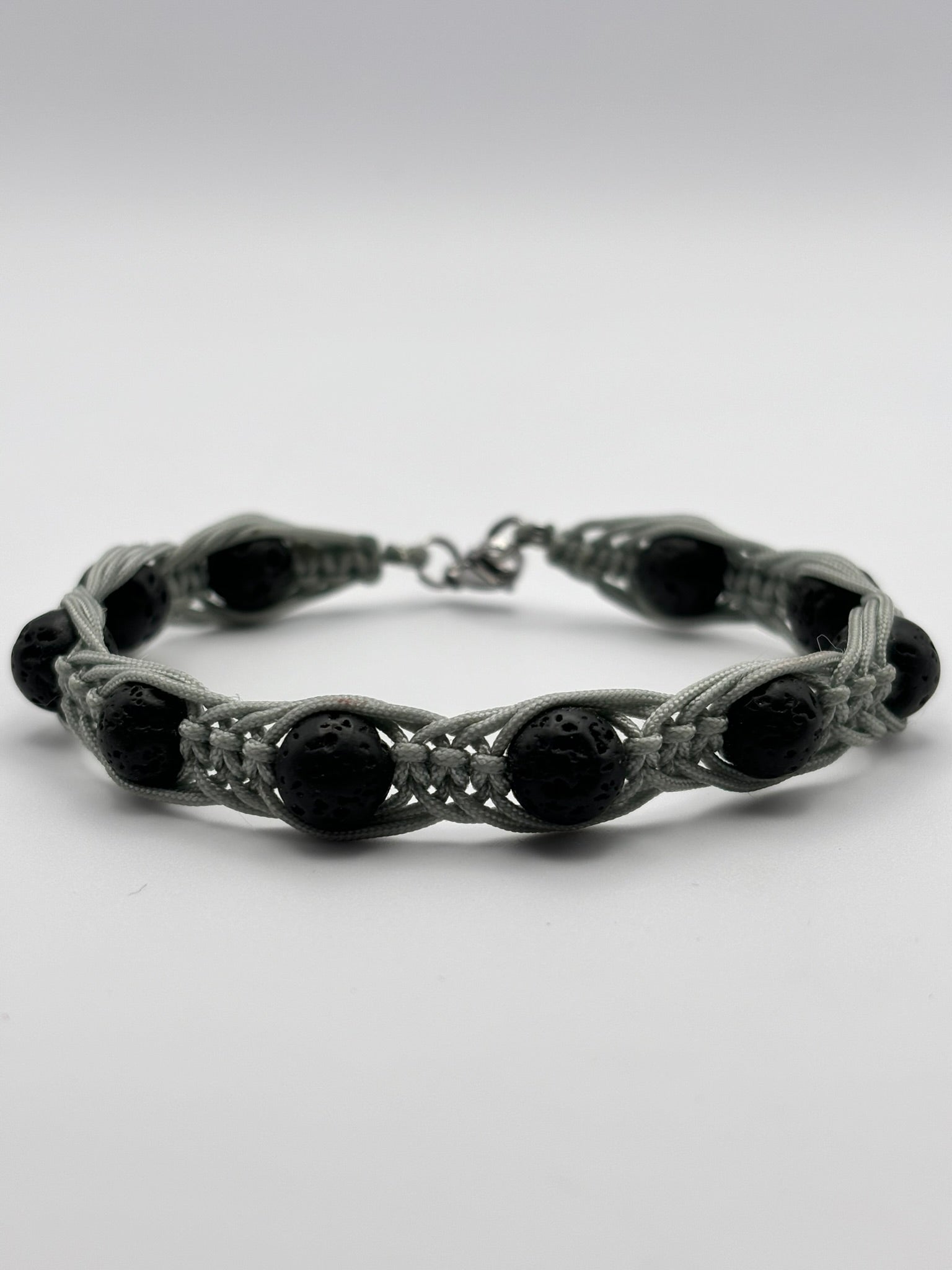 Pulsera Artesanal de Piedra Volcánica – Protección y Energía Positiva