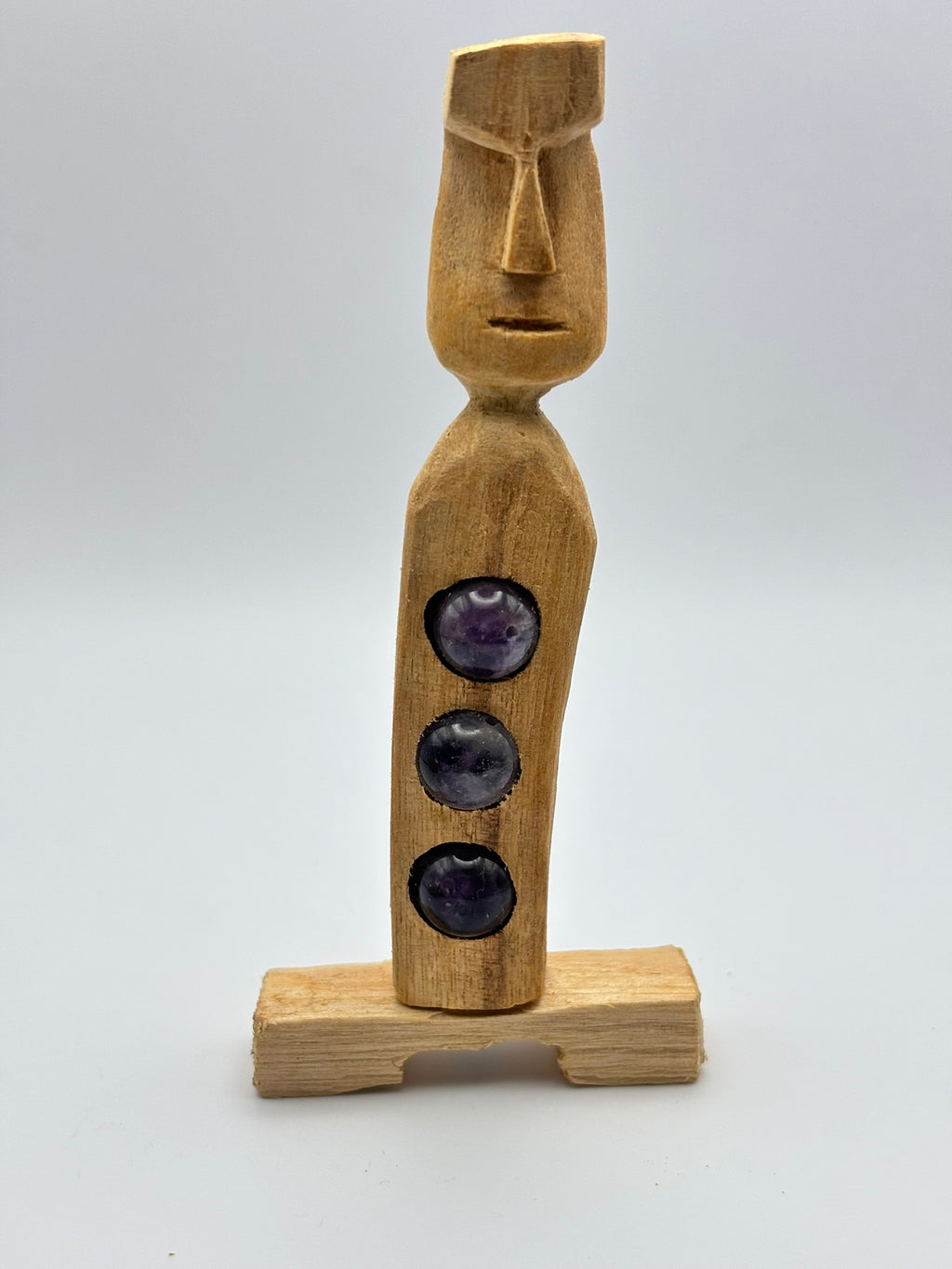 Moai de Palo Santo con Amatista – Protección, Sabiduría y Elevación Energética