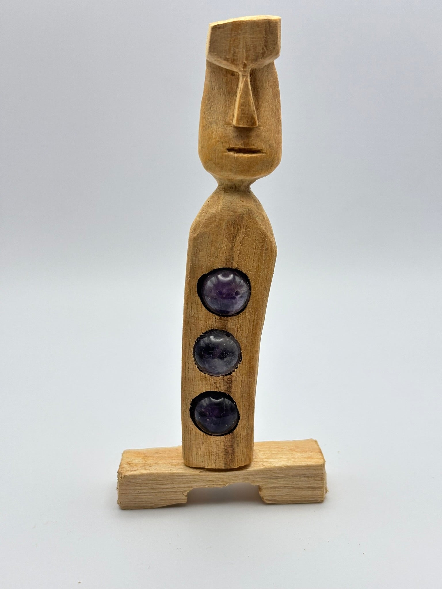 Moai de Palo Santo con Amatista – Protección, Sabiduría y Elevación Energética