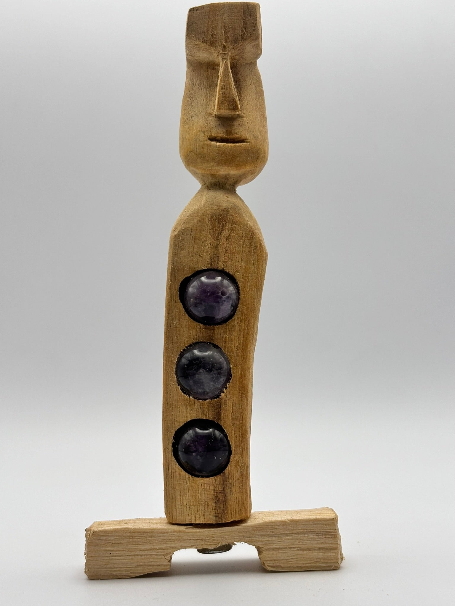 Moai de Palo Santo con Amatista – Protección, Sabiduría y Elevación Energética