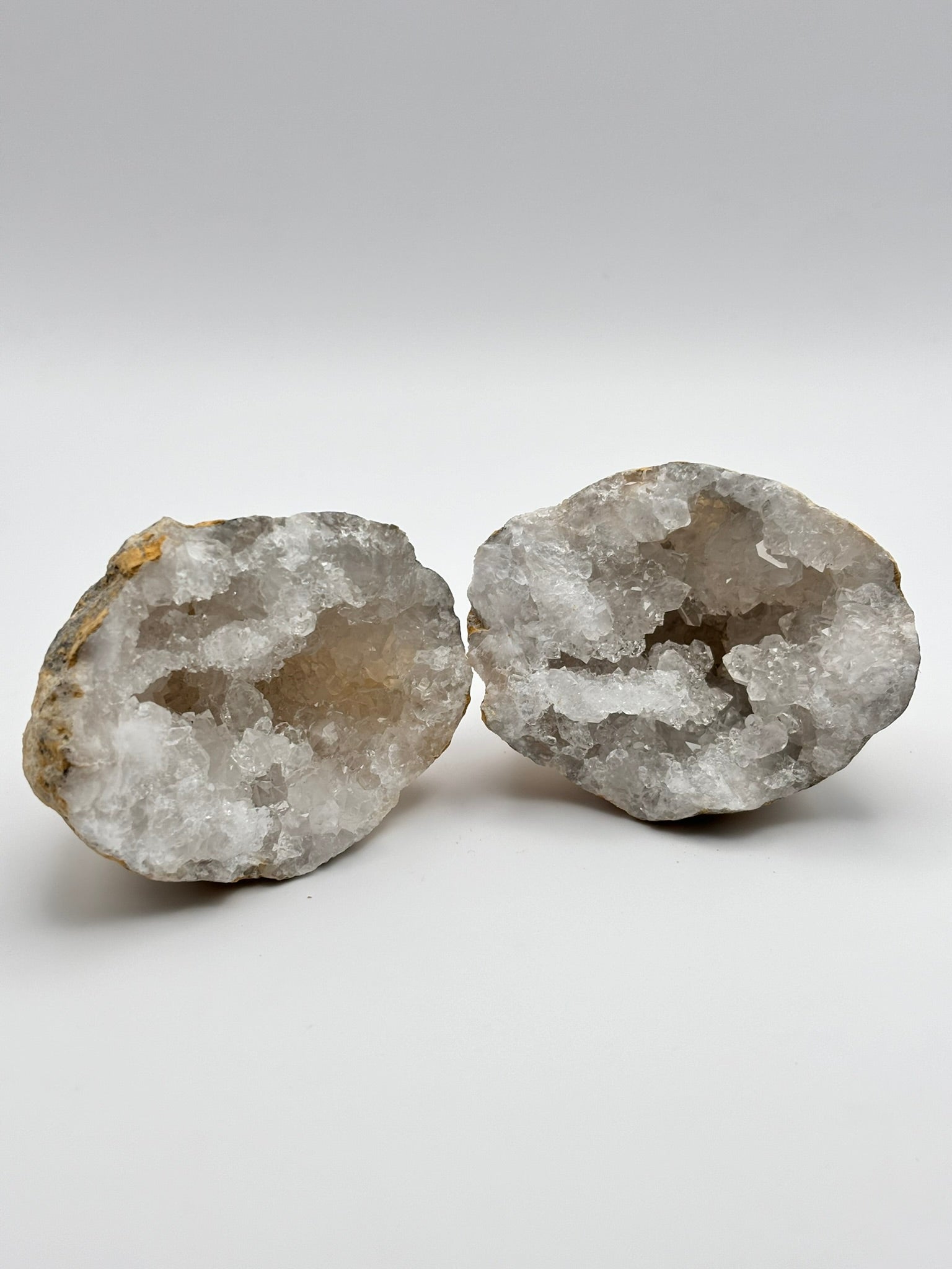 Geoda de Cuarzo Cristal – Claridad, Energía y Armonización Espacial