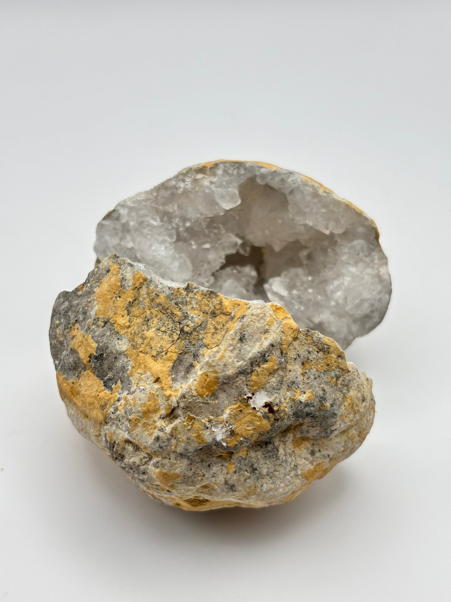 Geoda de Cuarzo Cristal – Claridad, Energía y Armonización Espacial