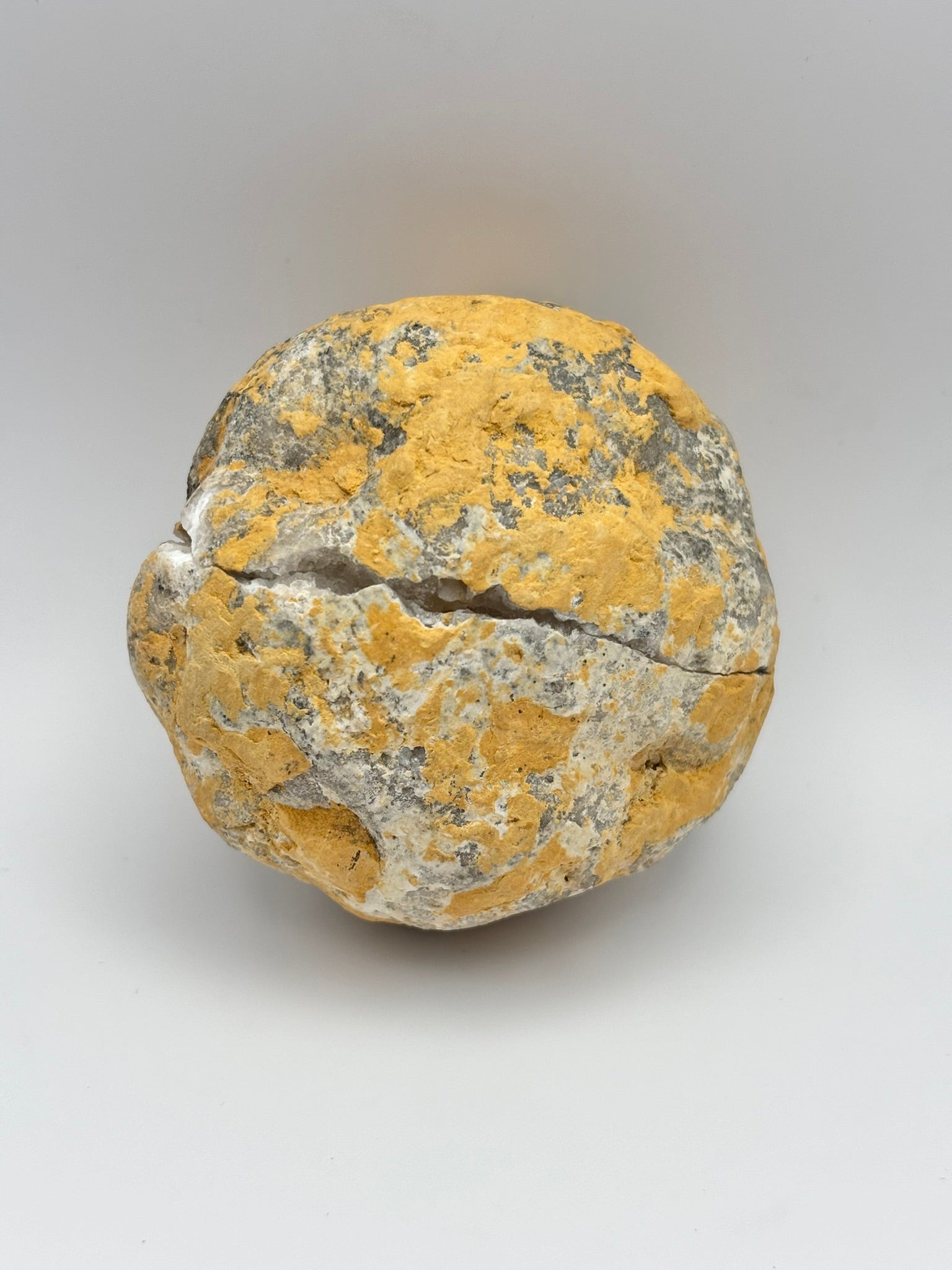 Geoda de Cuarzo Cristal – Claridad, Energía y Armonización Espacial