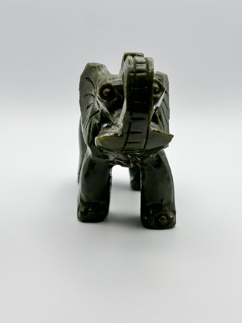 Elefante de Jade – Prosperidad, Protección y Buena Fortuna