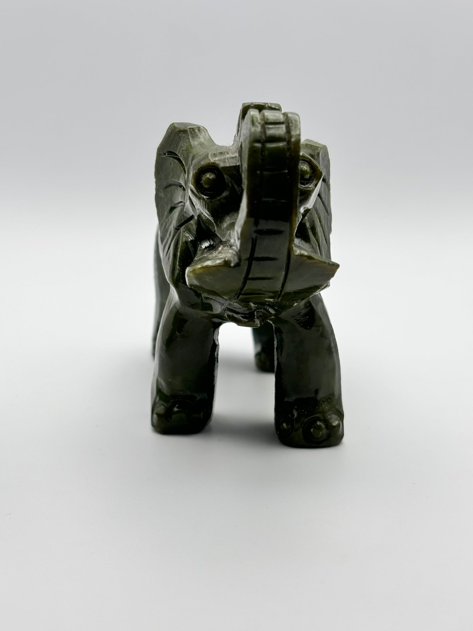 Elefante de Jade – Prosperidad, Protección y Buena Fortuna