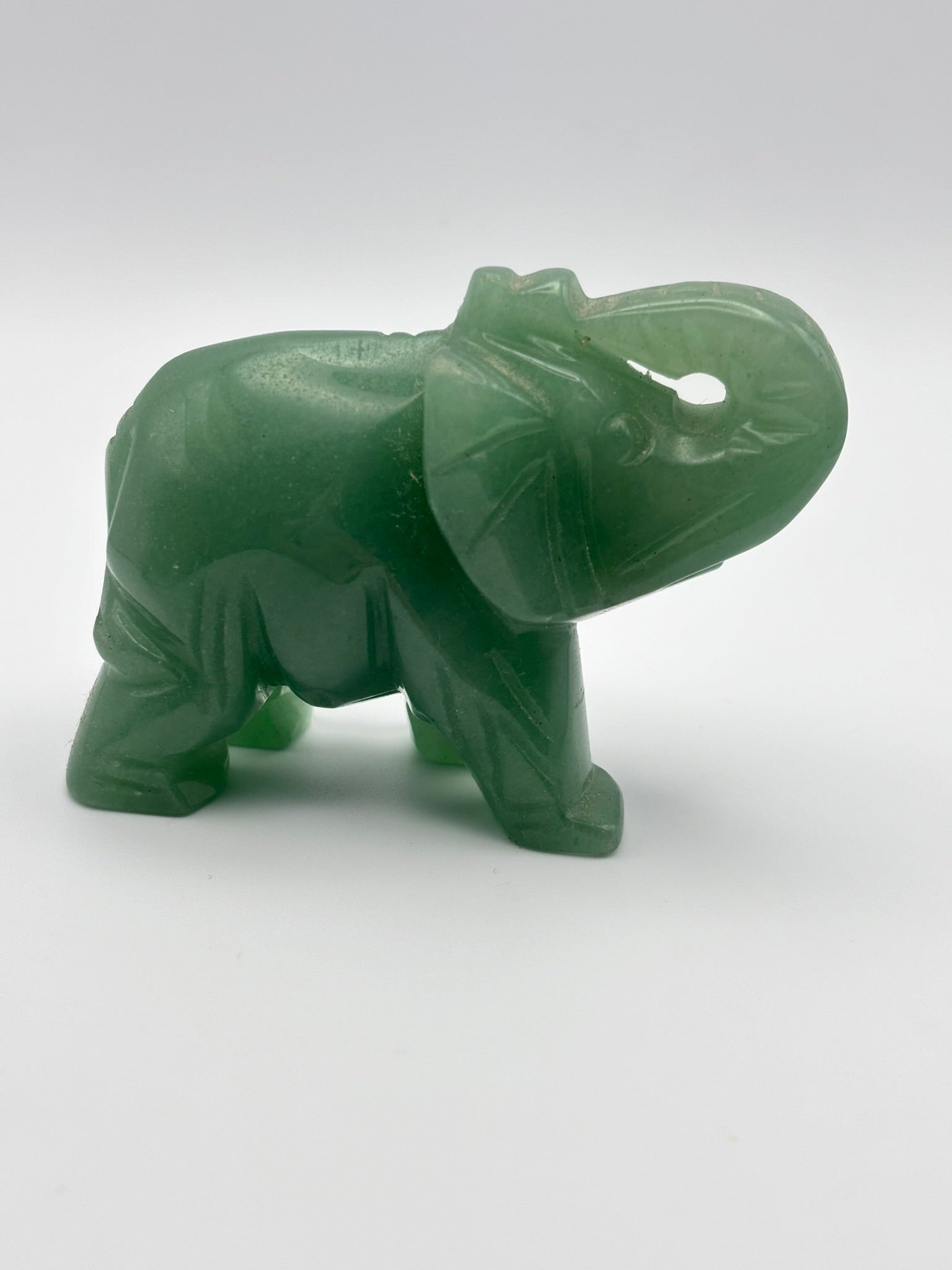 Elefante de Jade – Prosperidad, Protección y Buena Fortuna