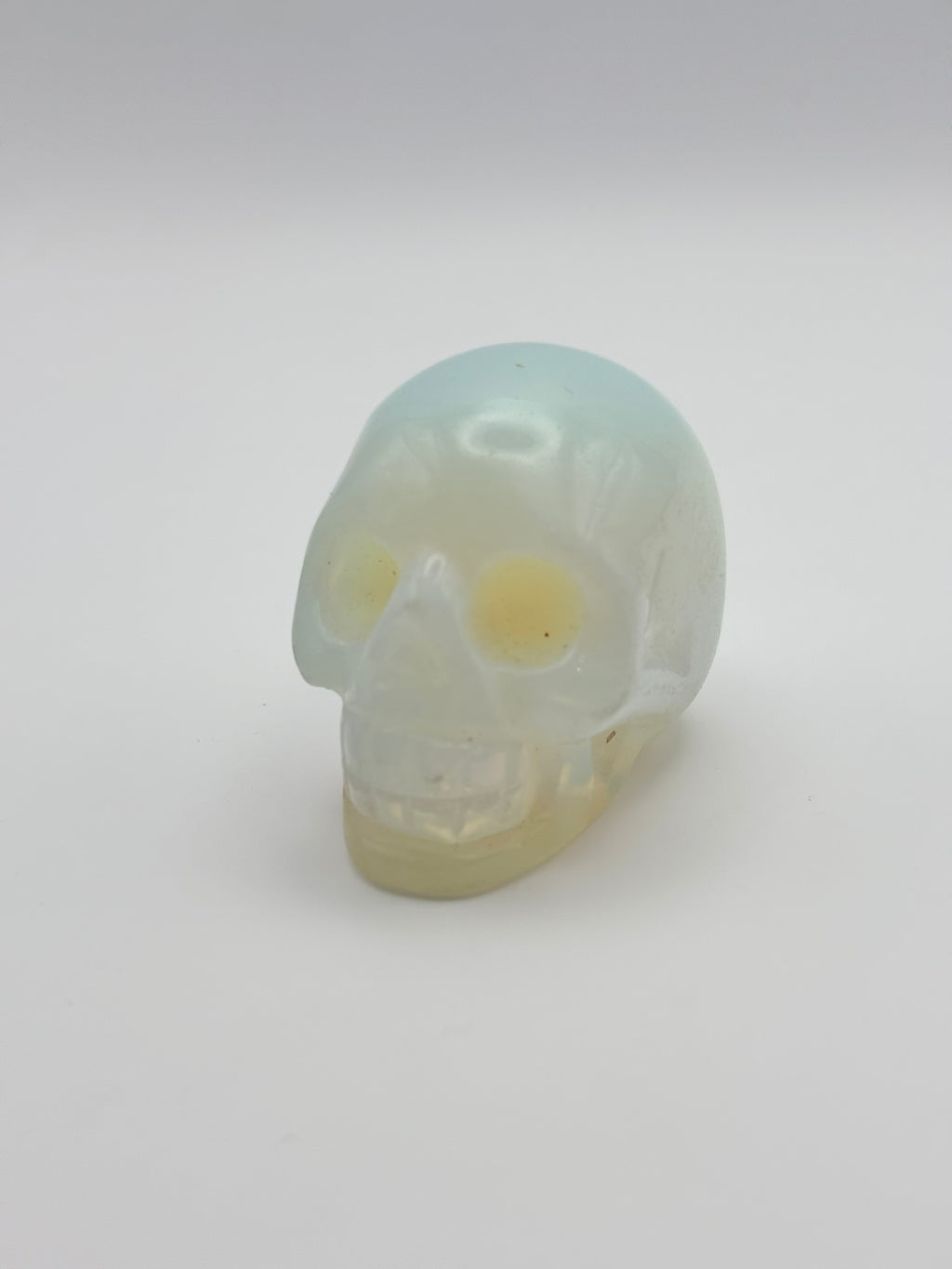 Calavera en Piedra Semipreciosa – Transformación, Protección y Sabiduría Ancestral