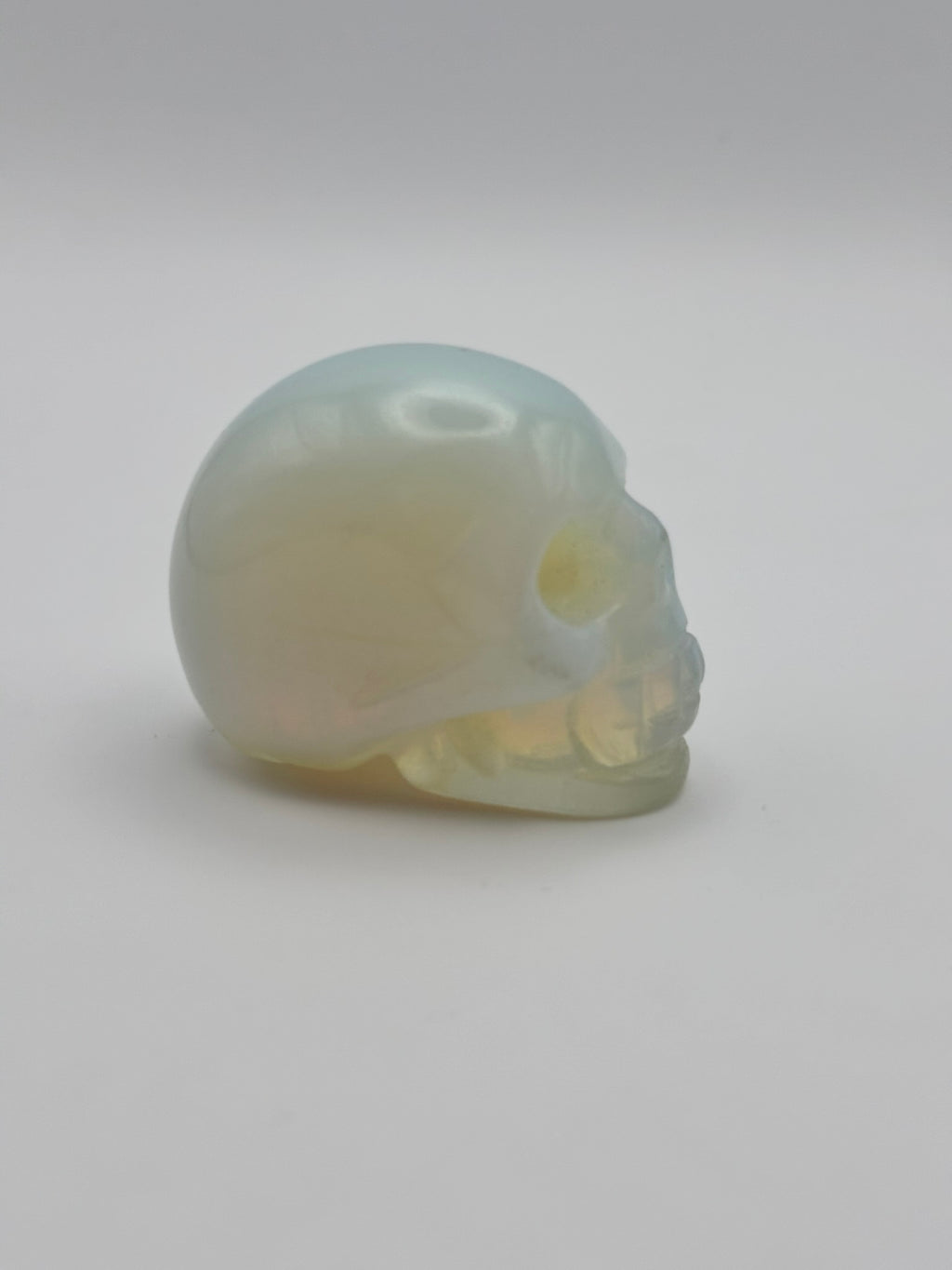 Calavera en Piedra Semipreciosa – Transformación, Protección y Sabiduría Ancestral