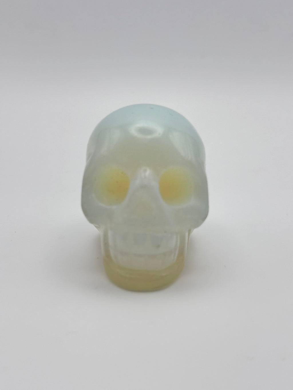 Calavera en Piedra Semipreciosa – Transformación, Protección y Sabiduría Ancestral