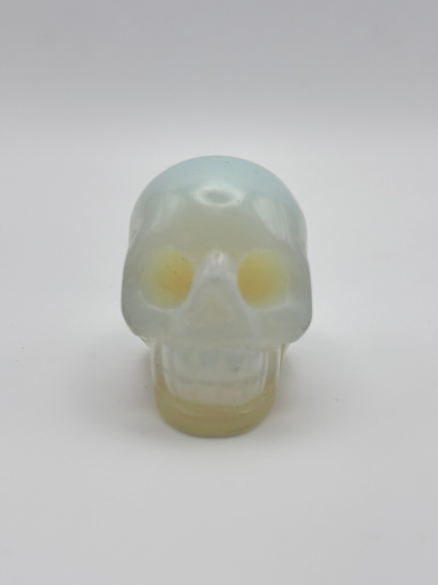 Calavera en Piedra Semipreciosa – Transformación, Protección y Sabiduría Ancestral