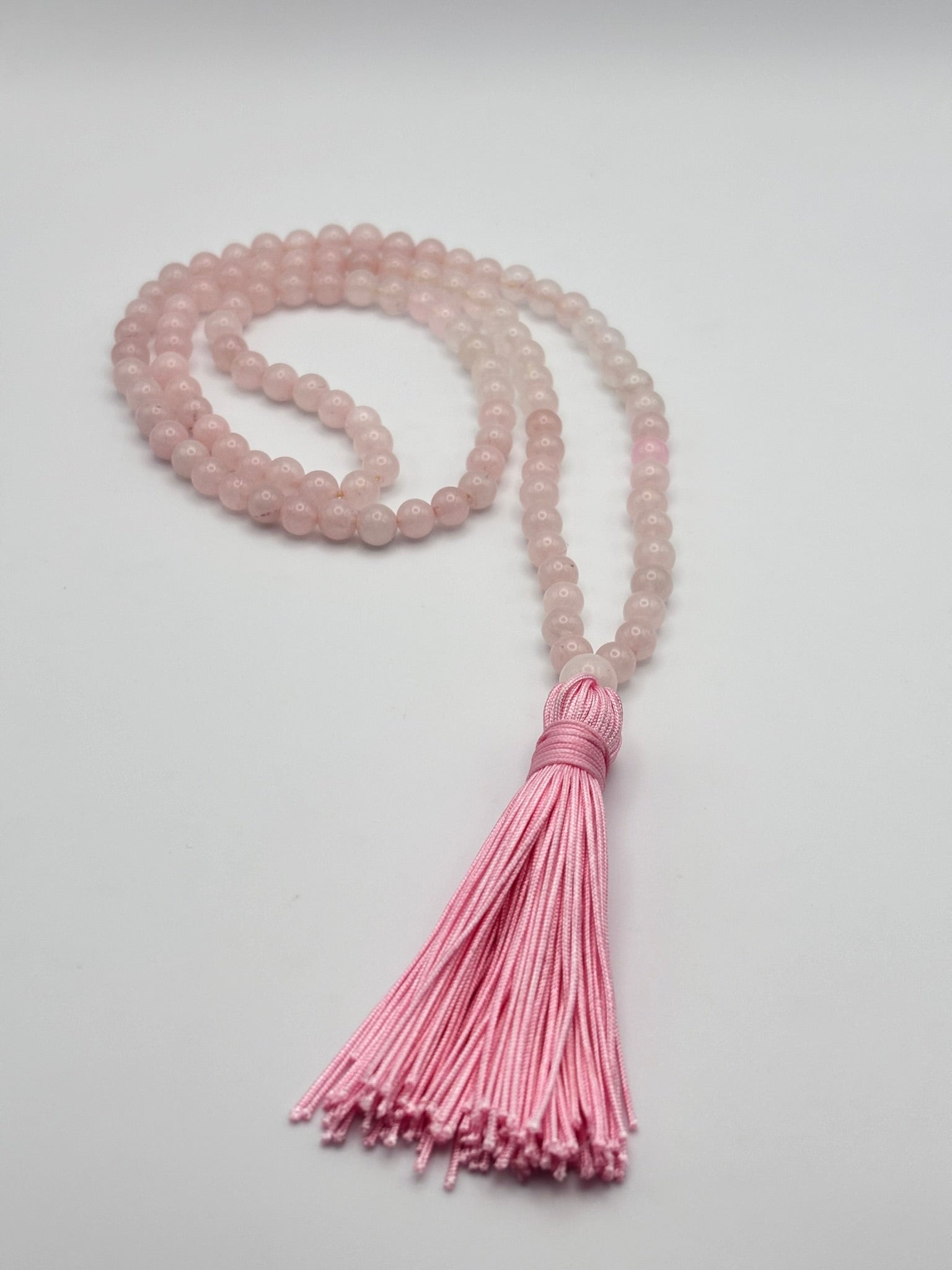 Japa Mala de Cuarzo Rosa – Amor, Paz Interior y Energía Sanadora