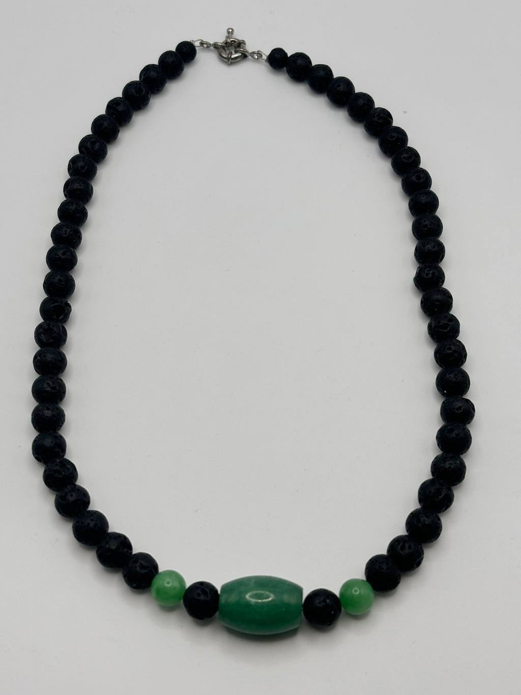 Collar de Jade Verde y Piedra Volcánica – Energía, Protección y Estilo Natural