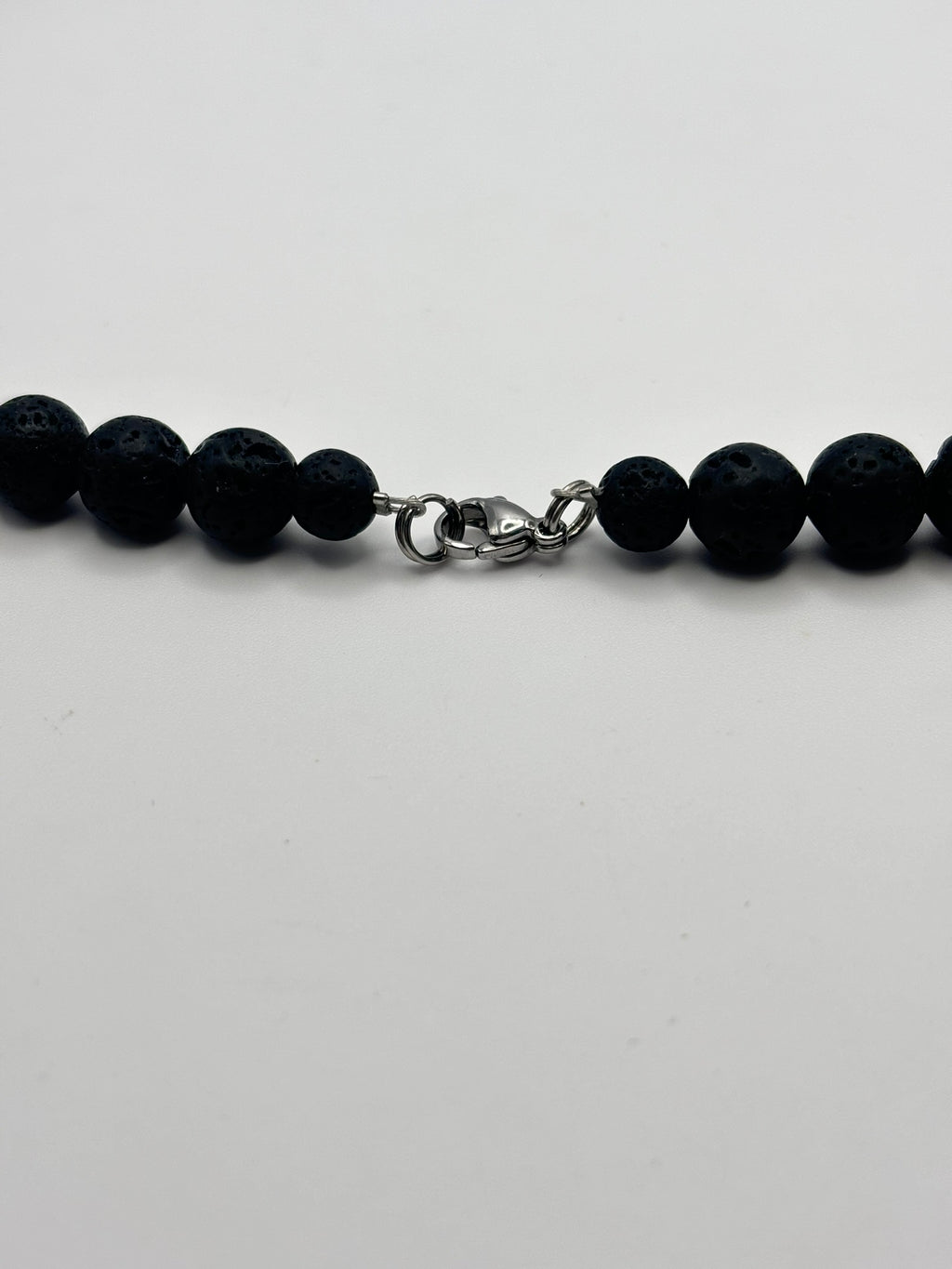 Collar de Jade Verde y Piedra Volcánica – Energía, Protección y Estilo Natural