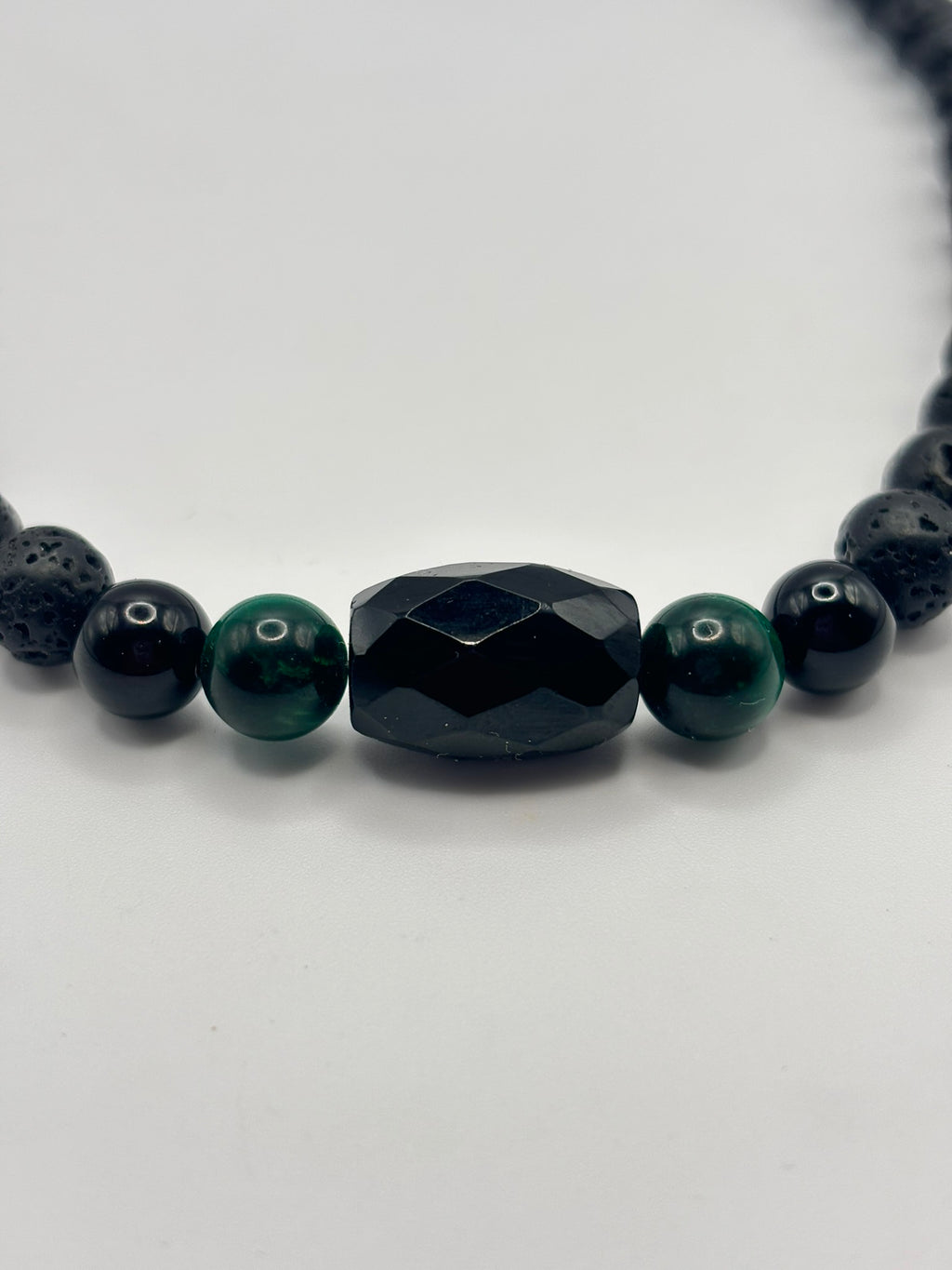 Collar de Ojo de Tigre verde & Ónix con Piedra Volcánica – Protección, Fuerza y Estilo Natural