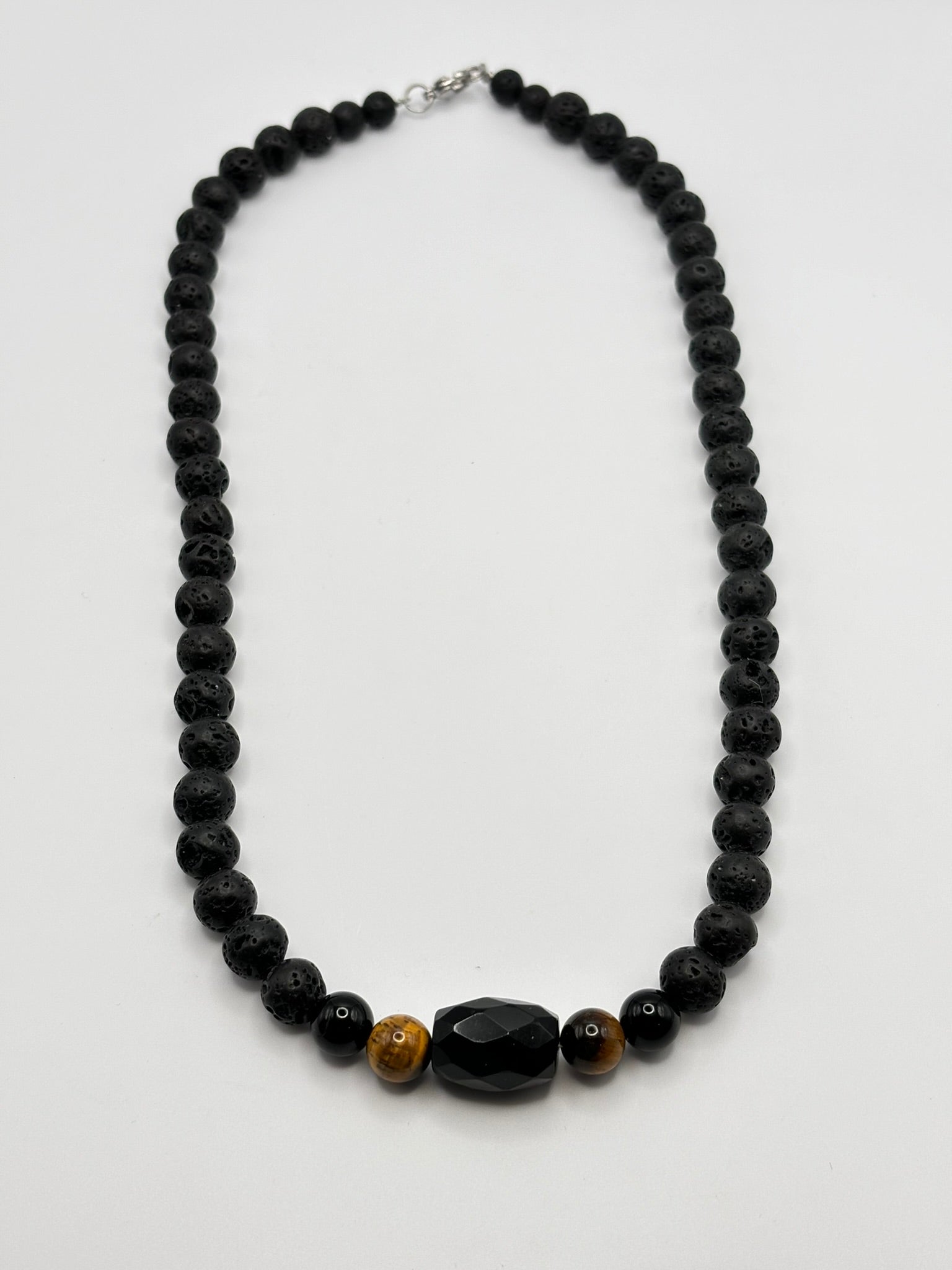 Collar de Piedra Volcánica con Ónix & Ojo de Tigre – Protección, Energía y Estilo