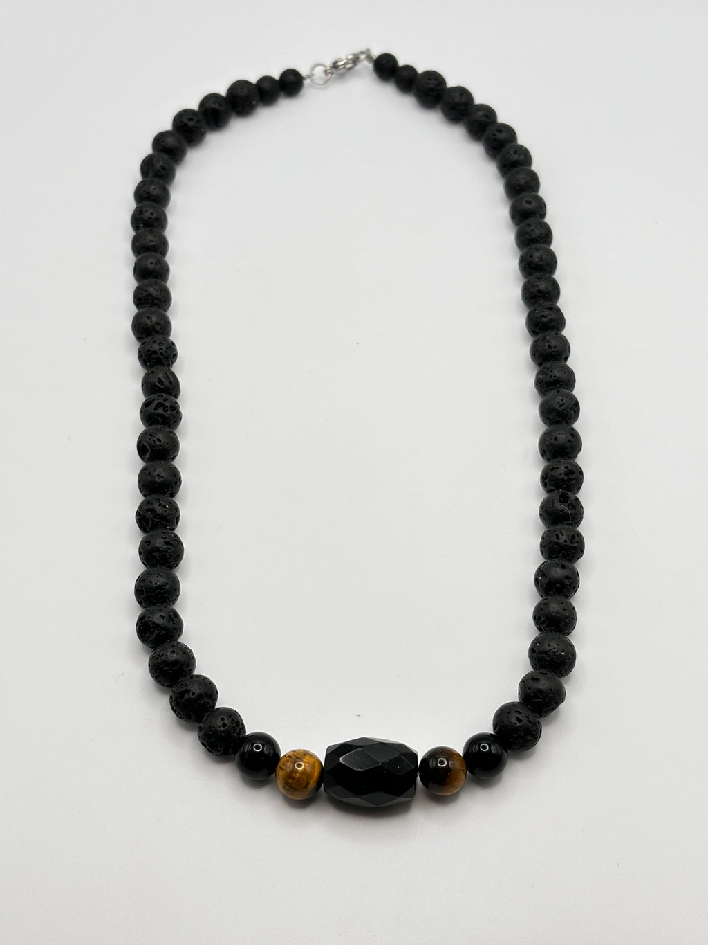 Collar de Piedra Volcánica con Ónix & Ojo de Tigre – Protección, Energía y Estilo