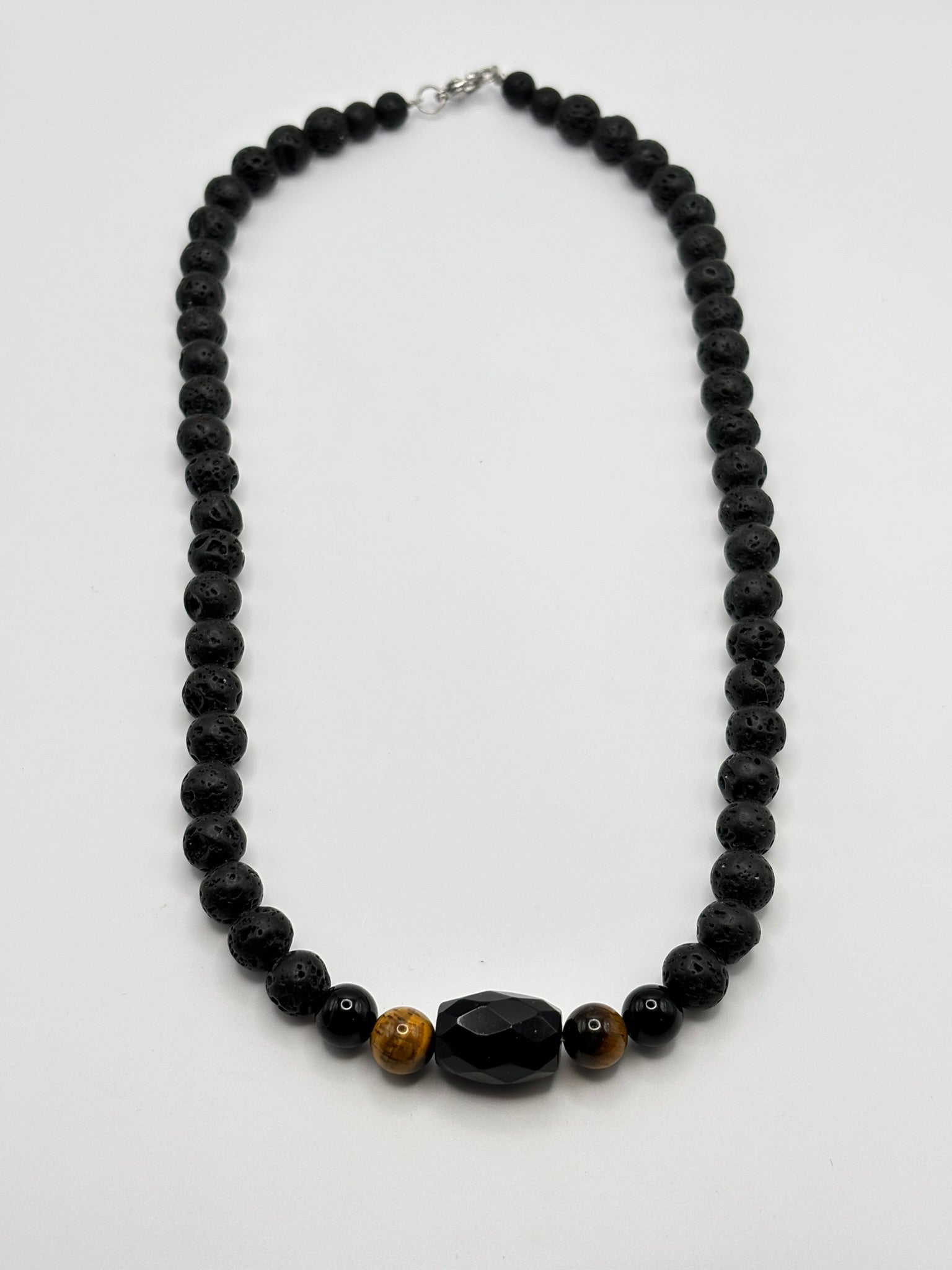 Collar de Piedra Volcánica con Ónix & Ojo de Tigre – Protección, Energía y Estilo
