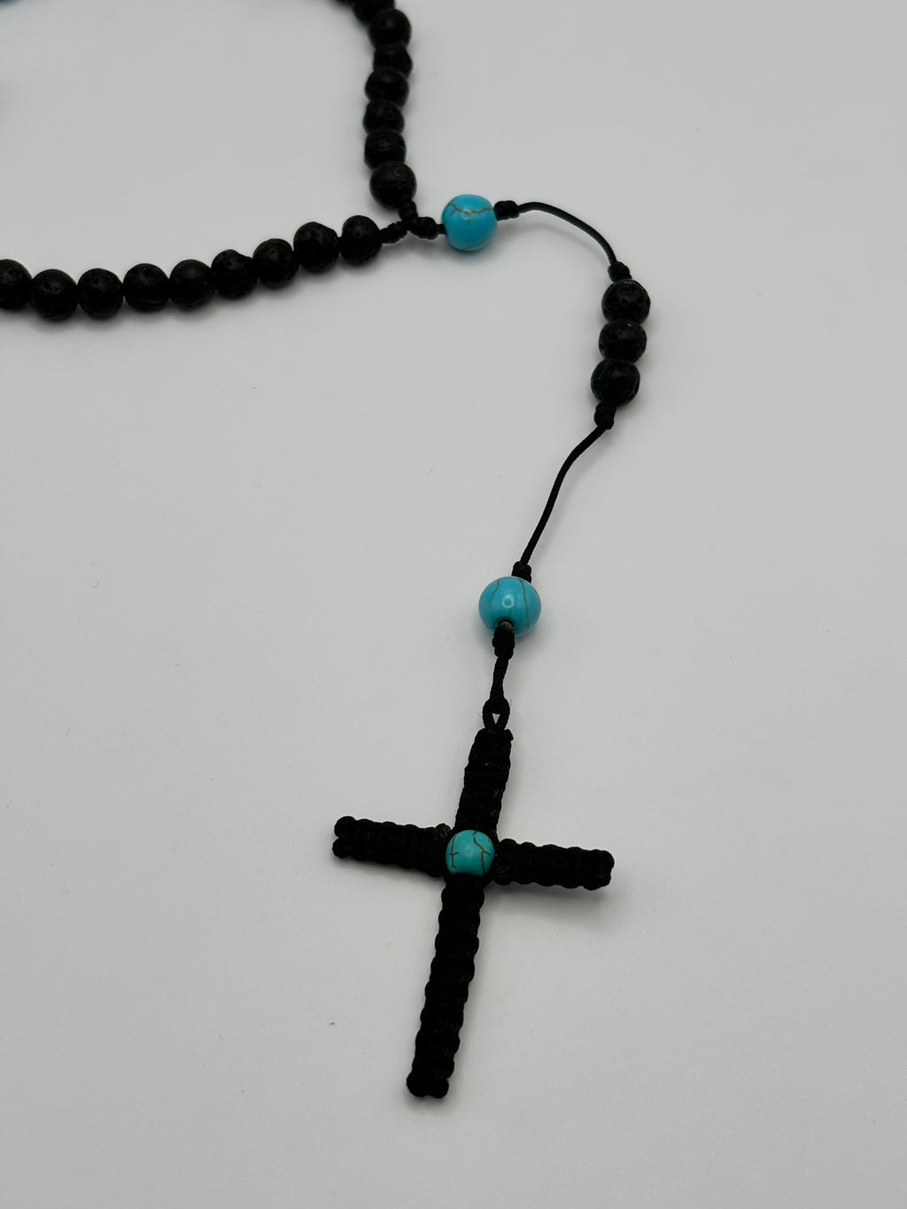 Rosario Artesanal de Piedra Volcánica y Turquesa – Protección y Energía Positiva